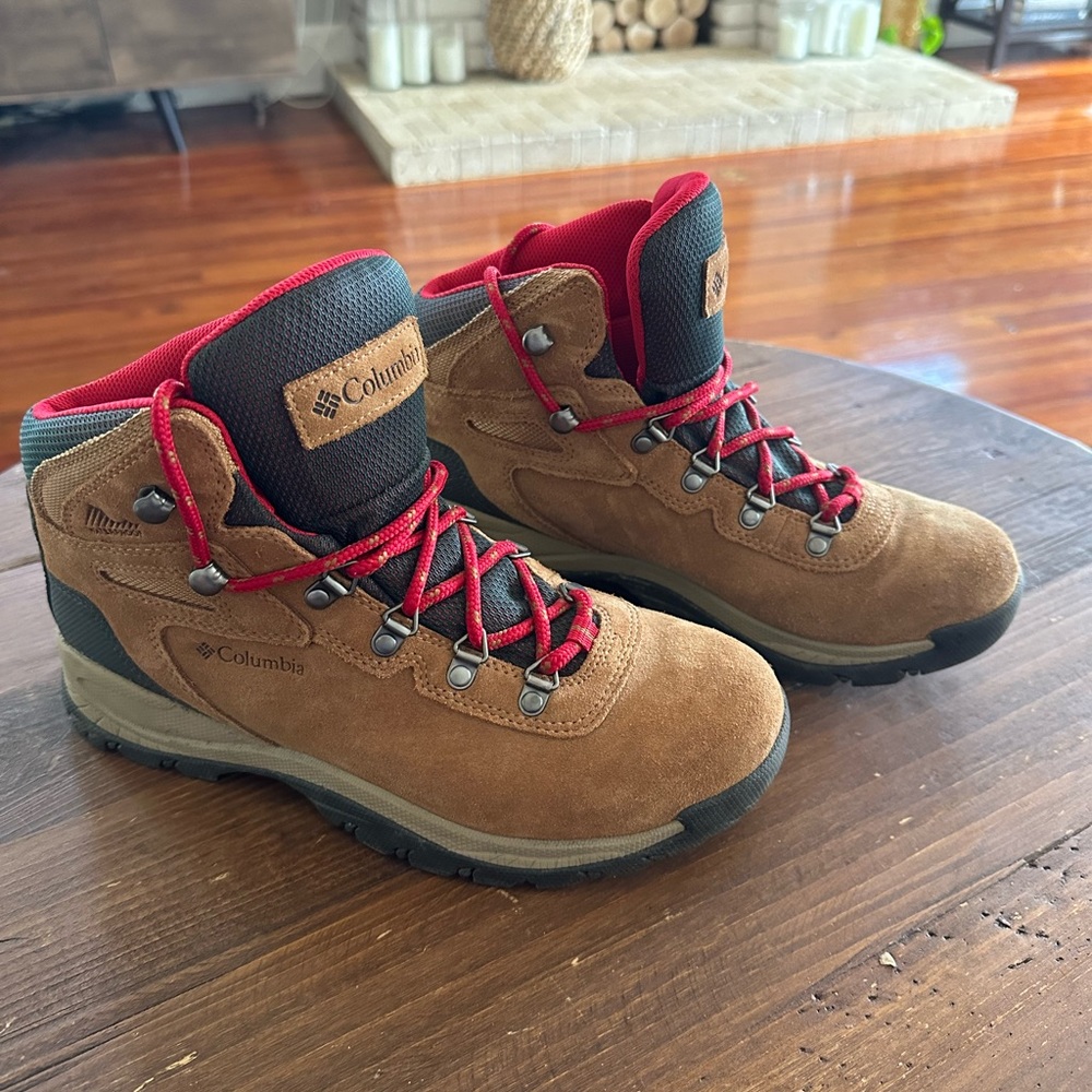 Waterproof Women’s Columbia Hiking Boots Size 9.5